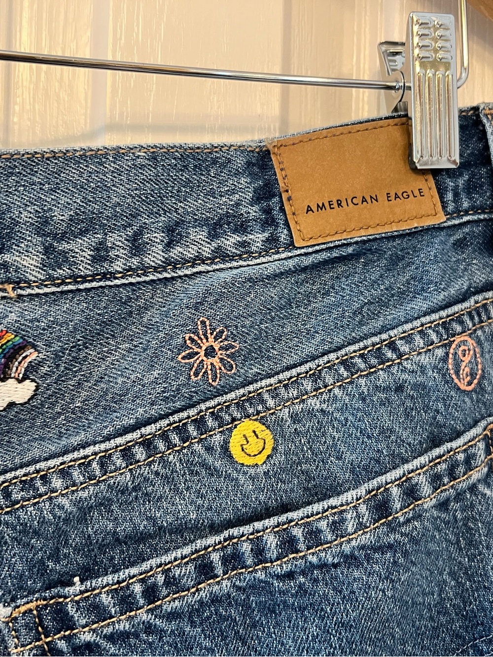 NWT American Eagle Boyfriend Embroidered High-Rise Women's Denim Shorts, Size 8 - Picture 10 of 14